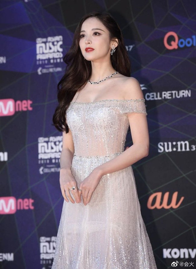 Thảm đỏ MAMA 2019: Sự đổ bộ của các tên tuổi lớn của làng nhạc Kpop, Cổ Lực Na Trát đẹp xuất sắc "chặt chém" dàn sao Hàn - Ảnh 11. Thảm đỏ MAMA 2019: Sự đổ bộ của các tên tuổi lớn của làng nhạc Kpop, Cổ Lực Na Trát đẹp xuất sắc "chặt chém" dàn sao Hàn - Ảnh 11.