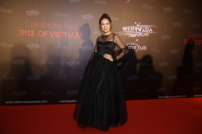Thảm đỏ WebTVAsia Awards 2019: Nhã Phương xinh đẹp dịu dàng, Á hậu Huyền My gợi cảm khoe vòng 1 căng đầy - Ảnh 9.