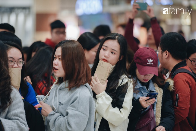 Người tiêu dùng mua sắm tấp nập trong ngày khai trương Aeon Mall Hà Đông - Ảnh 9.