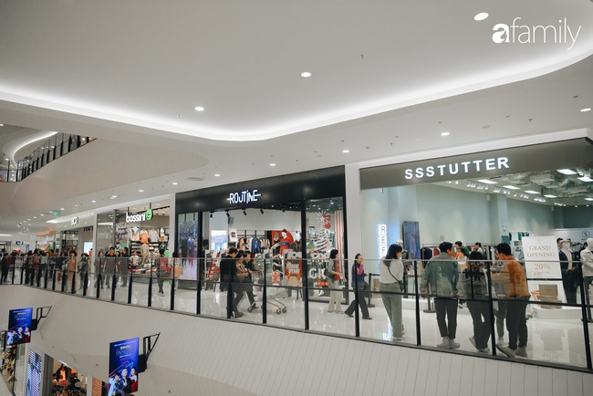 Người tiêu dùng mua sắm tấp nập trong ngày khai trương Aeon Mall Hà Đông - Ảnh 7.