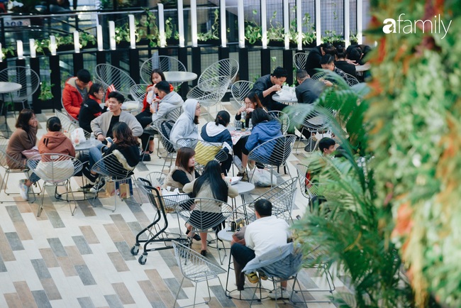 Người tiêu dùng mua sắm tấp nập trong ngày khai trương Aeon Mall Hà Đông - Ảnh 5.