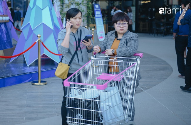 Người tiêu dùng mua sắm tấp nập trong ngày khai trương Aeon Mall Hà Đông - Ảnh 4.