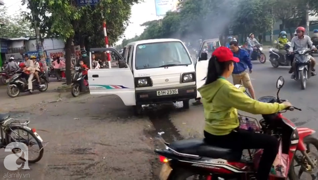 Công an xử phạt nhà xe, tài xế lái ô tô làm rơi nhiều học sinh ở Đồng Nai - Ảnh 2.