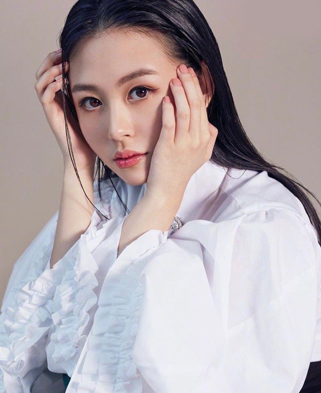 So bì nhan sắc cùng tài năng của các ái nữ nhà sao Hoa ngữ: Người nổi bật nhờ thân hình quyến rũ, người lại thu hút sự chú ý bởi học lực khủng - Ảnh 7. So bì nhan sắc cùng tài năng của các ái nữ nhà sao Hoa ngữ: Người nổi bật nhờ thân hình quyến rũ, người lại thu hút sự chú ý bởi học lực khủng - Ảnh 7.