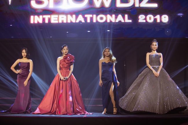 Ngọc Trinh trao vương miện &quot;Hoa hậu Showbiz&quot; cho Chi Pu ngay trên sân khấu âm nhạc quốc tế  - Ảnh 6.
