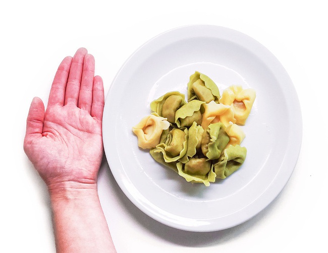Mẹo đơn giản: Dùng bàn tay đo lượng thức ăn mỗi ngày, phòng tránh nguy cơ thừa cân, béo phì - Ảnh 3.