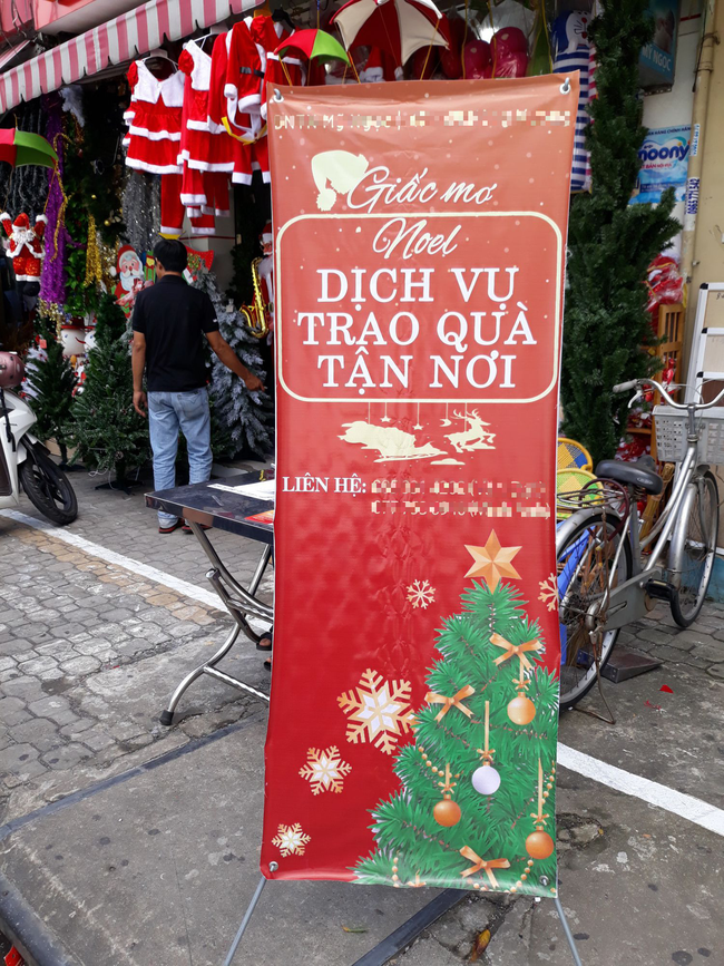 Thuê ông già Noel tặng quà, phụ huynh đặt lịch càng sớm, giá càng mềm - Ảnh 2.