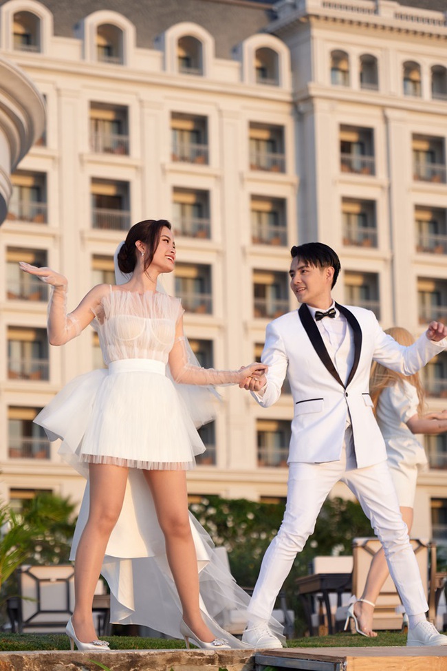 Kỷ niệm một tháng đám cưới, vợ chồng Đông Nhi - Ông Cao Thắng tung MV với dàn cameo khủng nhất showbiz Việt - Ảnh 2.