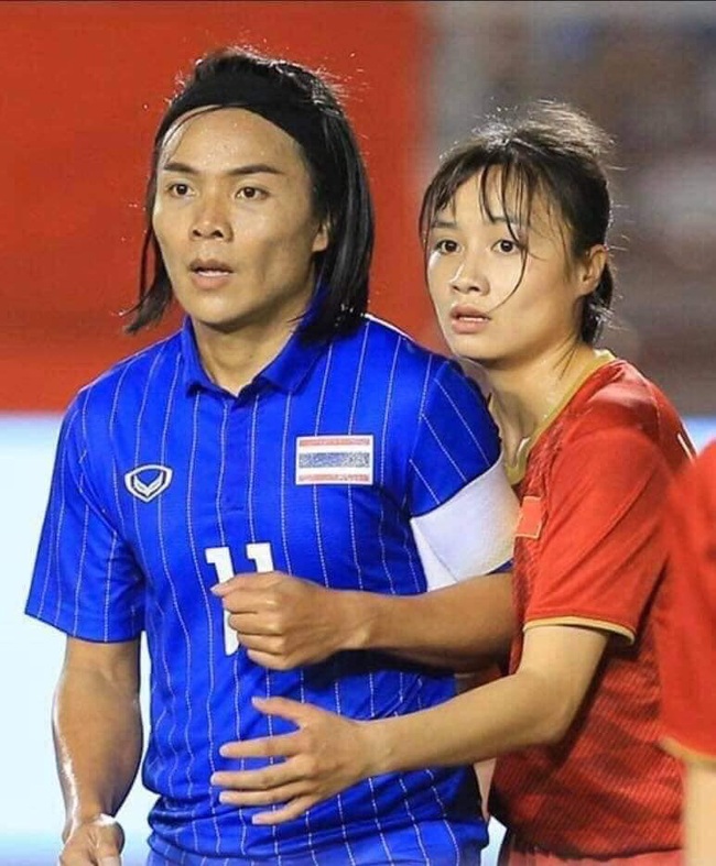 Nữ cầu thủ Thái Lan đang bị cộng đồng mạng Việt kỳ thị giới tính, nhìn ảnh đời thường mới thấy có gì đó &quot;sai sai&quot; - Ảnh 1.