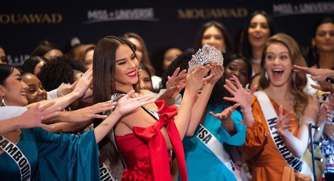 Chung kết Miss Universe 2019: Đại diện đến từ Nam Phi chính thức trở thành tân Hoa hậu Hoàn vũ - Ảnh 10.