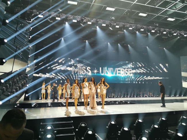 Chung kết Miss Universe 2019: Đại diện đến từ Nam Phi chính thức trở thành tân Hoa hậu Hoàn vũ - Ảnh 3.