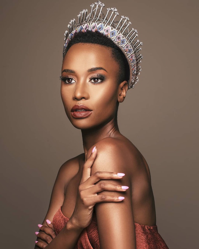 Người đẹp Nam Phi là ai mà &quot;bỏ xa&quot; Hoàng Thùy để trở thành Hoa hậu Hoàn vũ 2019? - Ảnh 4.