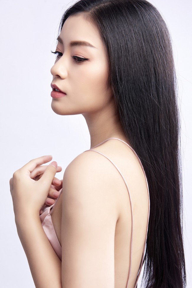 Sao mai Thu Hằng khoe nhan sắc ngày càng rực rỡ, đánh dấu năm tuổi bằng MV đậm không khí Tết - Ảnh 3. Sao mai Thu Hằng khoe nhan sắc ngày càng rực rỡ, đánh dấu năm tuổi bằng MV đậm không khí Tết - Ảnh 3.