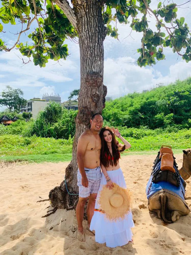 Ở tuổi 52, quả bom sex lừng lẫy Hong Kong Ôn Bích Hà trẻ trung khó tin khi diện bikini - Ảnh 3. Ở tuổi 52, quả bom sex lừng lẫy Hong Kong Ôn Bích Hà trẻ trung khó tin khi diện bikini - Ảnh 3.
