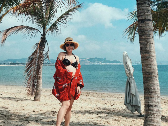 Mang bụng bầu khá lớn, hot girl đời đầu Mi Vân vẫn xinh đẹp nức lòng diện bikini khi đi tắm biển - Ảnh 4.