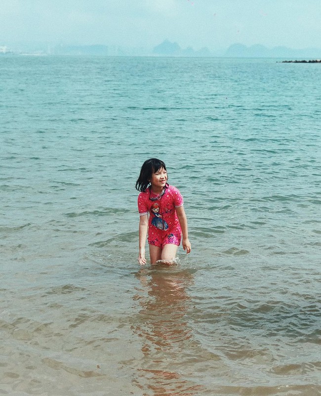 Mang bụng bầu khá lớn, hot girl đời đầu Mi Vân vẫn xinh đẹp nức lòng diện bikini khi đi tắm biển - Ảnh 5.