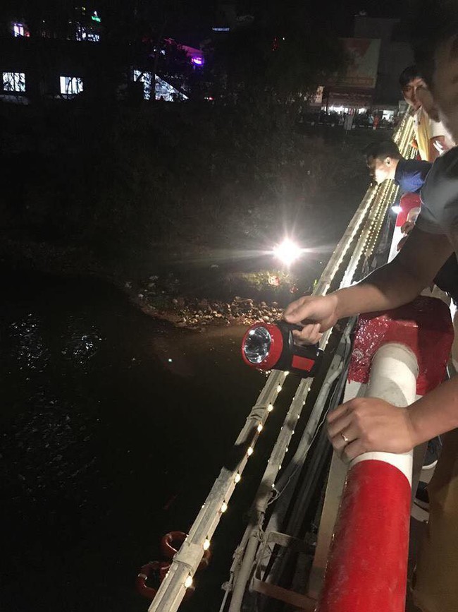 Thái Nguyên: Trắng đêm tìm kiếm nữ sinh nhảy cầu tự tử - Ảnh 3. Thái Nguyên: Trắng đêm tìm kiếm nữ sinh nhảy cầu tự tử - Ảnh 3.
