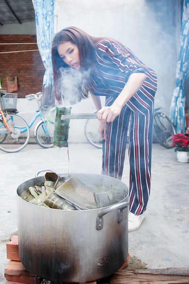Minh Tú xúc động khi mang cái Tết ấm áp cho 4 bà cháu nhà nghèo tại Đồng Tháp - Ảnh 5. Minh Tú xúc động khi mang cái Tết ấm áp cho 4 bà cháu nhà nghèo tại Đồng Tháp - Ảnh 5.
