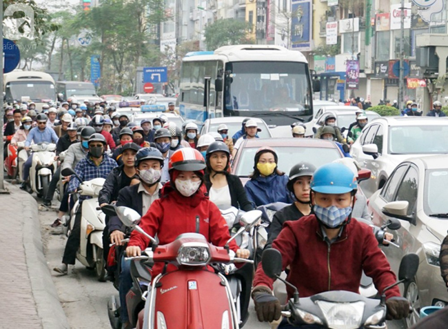 Hà Nội: Mưa phùn trong ngày đi làm đầu năm, giao thông các tuyến đường thông thoáng - Ảnh 3.