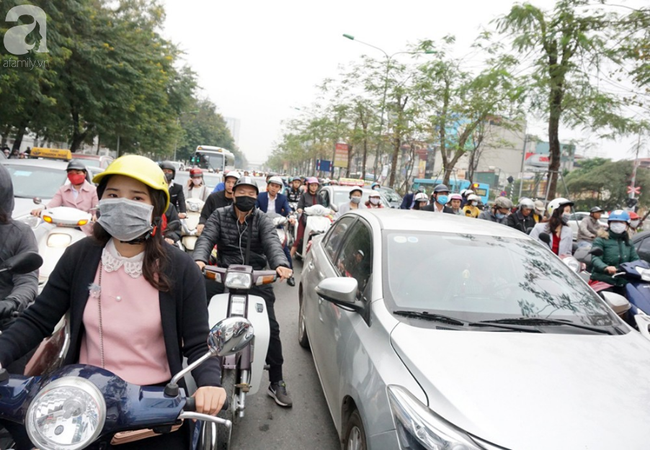 Hà Nội: Mưa phùn trong ngày đi làm đầu năm, giao thông các tuyến đường thông thoáng - Ảnh 4.