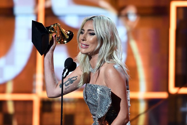 Mặc kệ thị phi bủa vây, Lady Gaga vẫn thắng lớn tại Grammy 2019 - Ảnh 1.