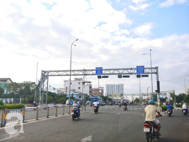 Người Sài Gòn vẫn còn nghỉ Tết trong ngày đi làm đầu tiên của năm Kỷ Hợi 2019, đường sá vắng tanh - Ảnh 10.