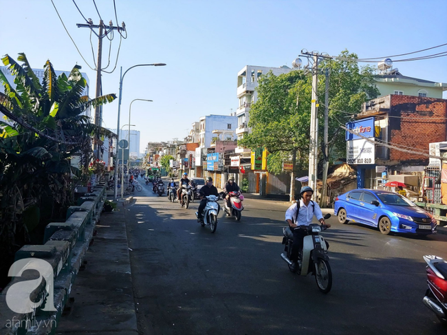 Người Sài Gòn vẫn còn nghỉ Tết trong ngày đi làm đầu tiên của năm Kỷ Hợi 2019, đường sá vắng tanh - Ảnh 15.