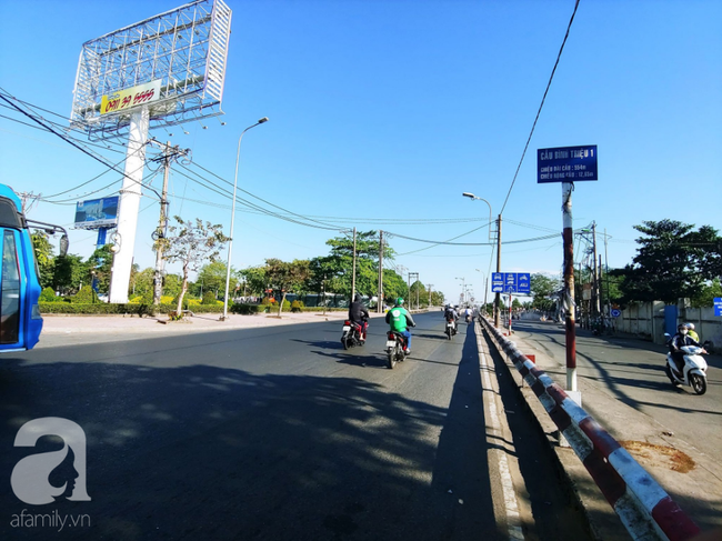 Người Sài Gòn vẫn còn nghỉ Tết trong ngày đi làm đầu tiên của năm Kỷ Hợi 2019, đường sá vắng tanh - Ảnh 9.