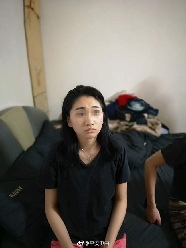 Đến nhà bạn trai ra mắt nhân dịp Tết, cô gái trẻ bị cảnh sát còng tay ngay cửa, để lộ thân phận thật - Ảnh 1. Đến nhà bạn trai ra mắt nhân dịp Tết, cô gái trẻ bị cảnh sát còng tay ngay cửa, để lộ thân phận thật - Ảnh 1.