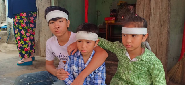 Mẹ bỏ đi biệt tích, hai đứa trẻ ngã quỵ trước linh cữu người cha vừa qua đời vì tai nạn giao thông - Ảnh 3. Mẹ bỏ đi biệt tích, hai đứa trẻ ngã quỵ trước linh cữu người cha vừa qua đời vì tai nạn giao thông - Ảnh 3.