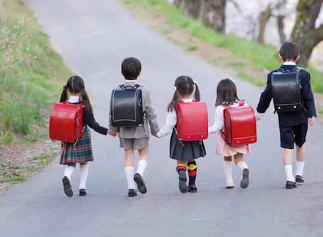 4 nguyên tắc dạy con mà bố mẹ cần nhớ, áp dụng càng sớm càng tốt để con kỉ luật như người Nhật - Ảnh 2.