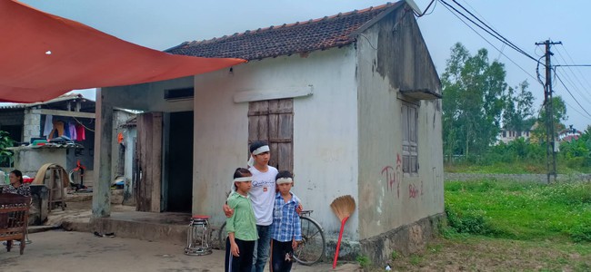 Mẹ bỏ đi biệt tích, hai đứa trẻ ngã quỵ trước linh cữu người cha vừa qua đời vì tai nạn giao thông - Ảnh 7. Mẹ bỏ đi biệt tích, hai đứa trẻ ngã quỵ trước linh cữu người cha vừa qua đời vì tai nạn giao thông - Ảnh 7.