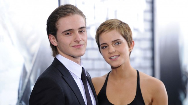 Phù thủy Emma Watson xinh đẹp ai cũng biết nhưng em trai ngoại hình đẳng cấp thế này thì thật không ngờ  - Ảnh 2.
