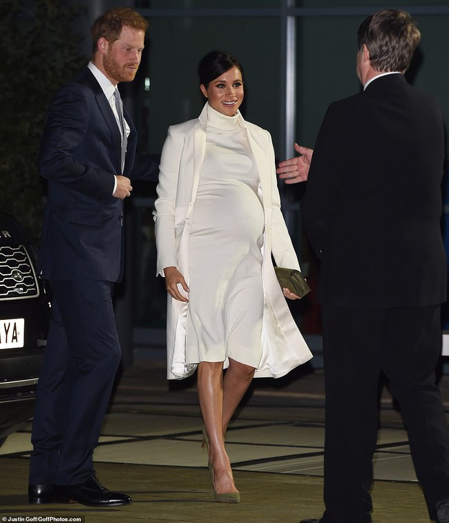 Meghan tái xuất sau vụ lùm xùm với cha đẻ, dù thần thái rạng ngời nhưng người dùng mạng vẫn soi ra điểm bất thường - Ảnh 1.