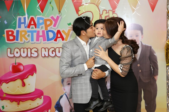 Quý tử nhà Ngọc Lan - Thanh Bình cực đáng yêu trong tiệc sinh nhật tuổi lên 2 - Ảnh 2.