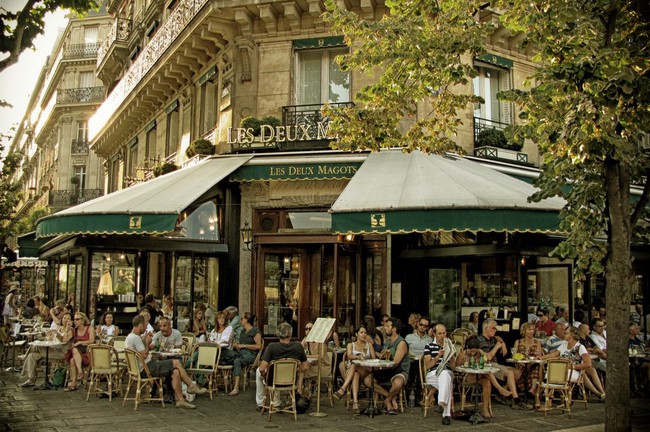 Văn hóa cafe vỉa hè ở kinh đô ánh sáng Paris có gì độc đáo hơn so với cafe bệt Hà Nội, Sài Gòn?  - Ảnh 1.
