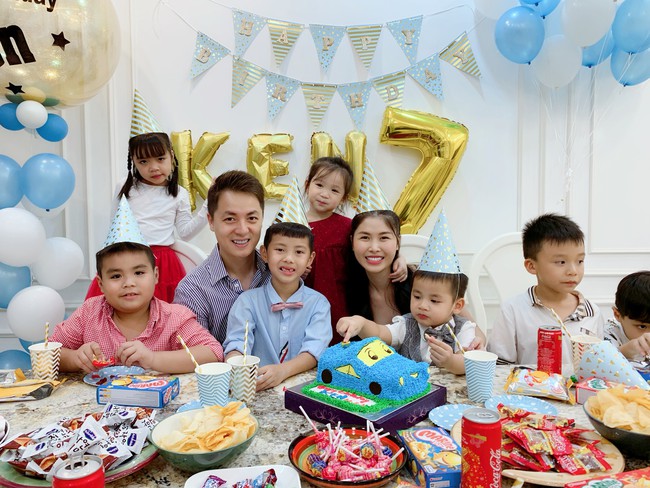 Vợ chồng Đăng Khôi - Thủy Anh tổ chức sinh nhật cho con trai cưng đúng ngày Valentine - Ảnh 8. Vợ chồng Đăng Khôi - Thủy Anh tổ chức sinh nhật cho con trai cưng đúng ngày Valentine - Ảnh 8.