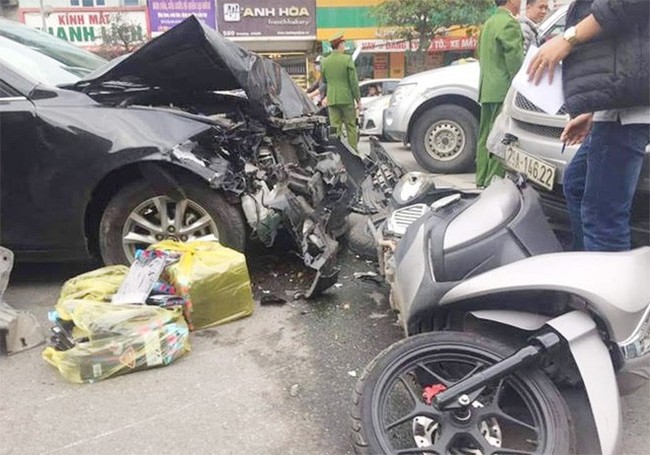 Xác định danh tính tài xế Mazda3 gây tai nạn liên hoàn ở Hà Nội - Ảnh 1.