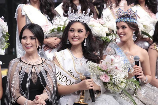 Mỹ nhân 18 tuổi vừa lên ngôi Hoa hậu Indonesia: Xinh xắn nhưng khả năng nói 4 thứ tiếng, học lực mới gây ngỡ ngàng - Ảnh 2.