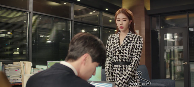 Trở thành thư ký của Lee Dong Wook, Yoo In Na mặc đẹp và sang chảnh tới mức biến công sở thành sàn diễn trong Chạm vào tim em - Ảnh 5.