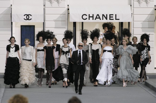 15 show diễn huyền thoại của Chanel dưới thời Karl Lagerfeld khiến giới mộ điệu thổn thức - Ảnh 1.