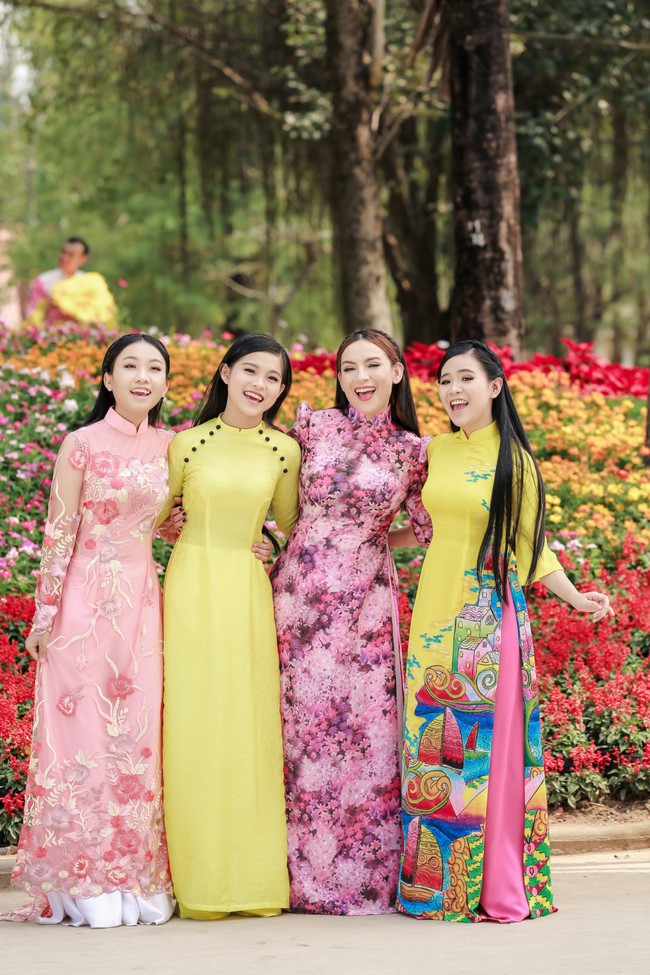 Phi Nhung v&agrave; c&aacute;c con nu&ocirc;i rộn r&agrave;ng đ&oacute;n Xu&acirc;n mới - Ảnh 3.