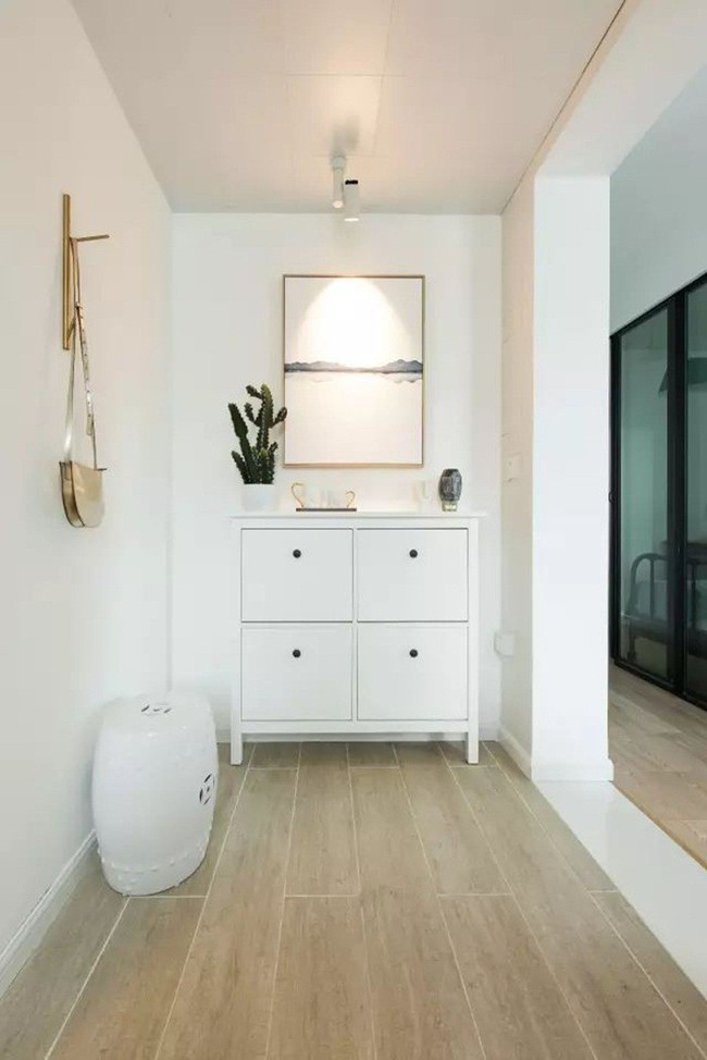 49m² vẫn tươm tất cho 2 phòng ngủ và cuộc sống không thể tuyệt vời hơn khi cải tạo từ căn hộ cũ kỹ - Ảnh 1. 49m² vẫn tươm tất cho 2 phòng ngủ và cuộc sống không thể tuyệt vời hơn khi cải tạo từ căn hộ cũ kỹ - Ảnh 1.
