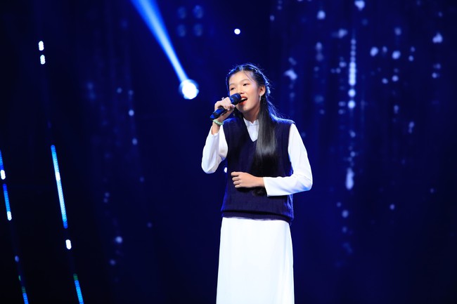 Hòa Minzy thi hát live với Hồ Việt Trung, chính thức khiêu chiến giành ngôi Quán quân - Ảnh 1.