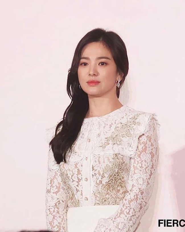 Song Hye Kyo xuất hiện với diện mạo khác lạ, lần đầu đưa ra tuyên bố khiến fan tin rằng nói chuyện mang thai  - Ảnh 3.