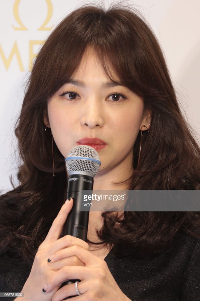 Vẫn biết Song Hye Kyo đẹp nhưng làn da hoàn mỹ, zoom cận cảnh không thấy lỗ chân lông mới là thứ đáng để ao ước - Ảnh 3.