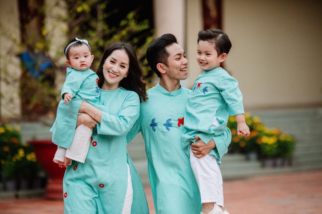 Từng bị bố mẹ Phan Hiển phản đối vì chênh lệch tuổi tác, mối quan hệ giữa Khánh Thi gia đình chồng hiện ra sao? - Ảnh 3. Từng bị bố mẹ Phan Hiển phản đối vì chênh lệch tuổi tác, mối quan hệ giữa Khánh Thi gia đình chồng hiện ra sao? - Ảnh 3.