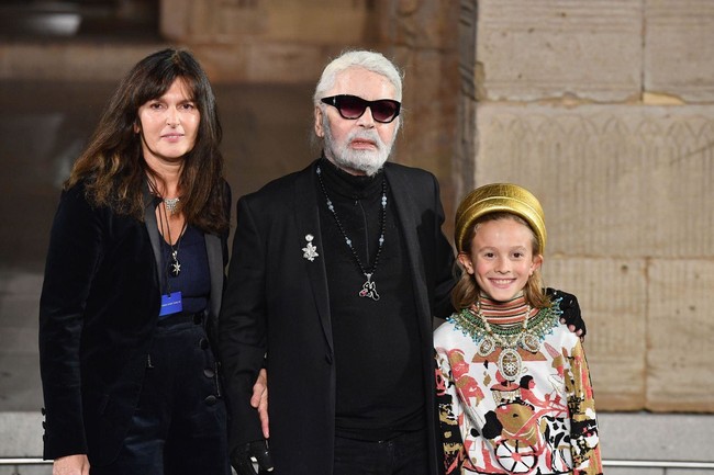 Người phụ nữ vừa bước ra khỏi cái bóng của Karl Lagerfeld, trở thành Giám đốc sáng tạo mới của Chanel là ai? - Ảnh 1.