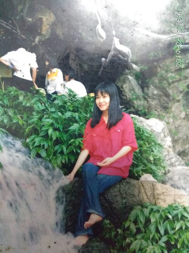 Dân mạng thi nhau khoe ảnh mẹ ngày xưa, mộc mạc, giản dị nhưng vẫn đẹp bất chấp mà không cần xài app chỉnh ảnh - Ảnh 17. Dân mạng thi nhau khoe ảnh mẹ ngày xưa, mộc mạc, giản dị nhưng vẫn đẹp bất chấp mà không cần xài app chỉnh ảnh - Ảnh 17.