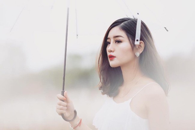 Cô giáo thực tập bỗng dưng nổi tiếng vì 1 bức ảnh chụp lén, nhan sắc đời thường mới thật bất ngờ - Ảnh 5. Cô giáo thực tập bỗng dưng nổi tiếng vì 1 bức ảnh chụp lén, nhan sắc đời thường mới thật bất ngờ - Ảnh 5.